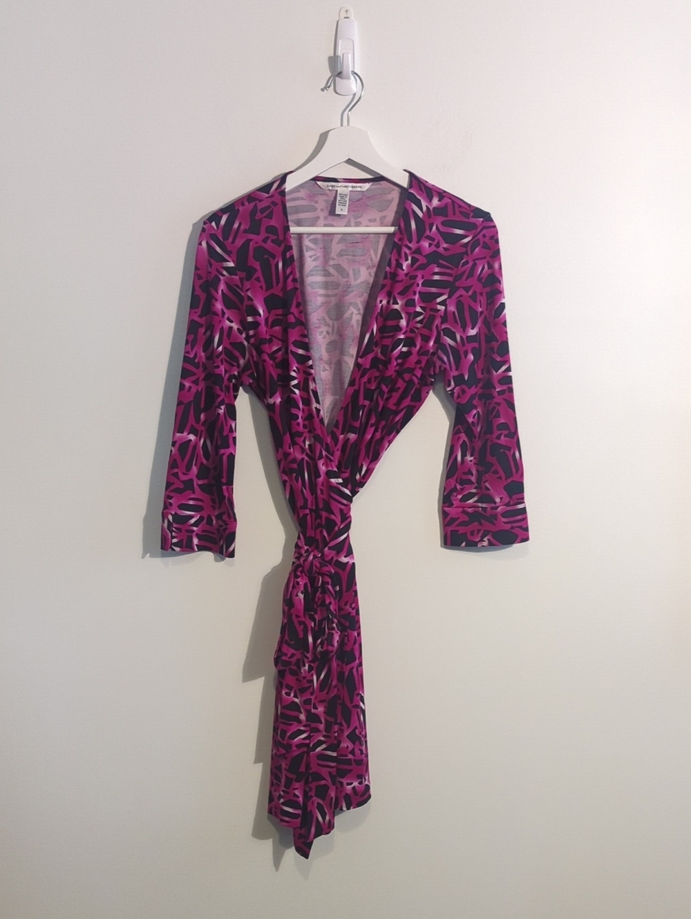 DIANE VON FURSTENBERG silk wrap dress - size 12